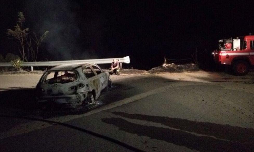 In fiamme un’auto rubata a Sassari