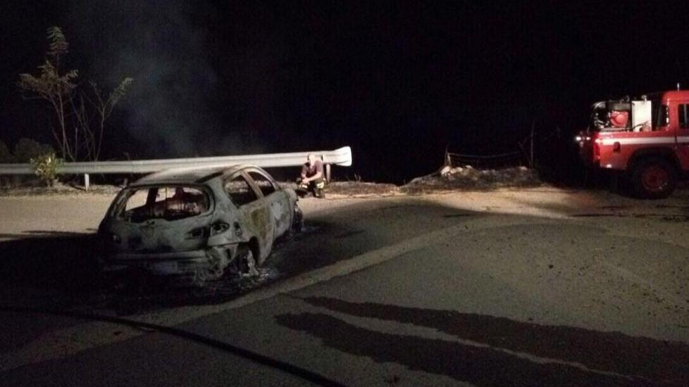 In fiamme un’auto rubata a Sassari