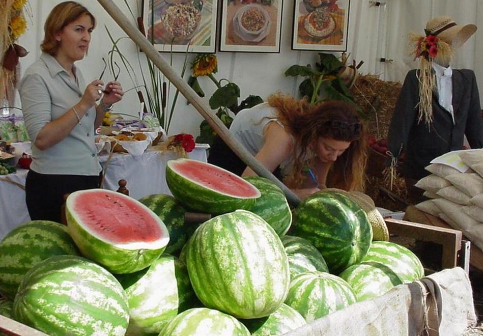 Le Valli celebrano l’“oro rosso” con la fiera dedicata al cocomero