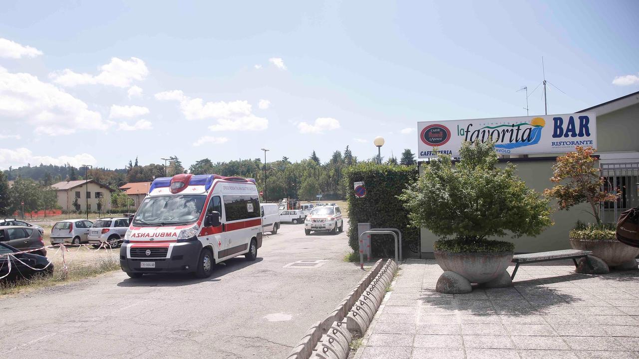 Ragazzino rischia di annegare in piscina, lo salva un bagnino