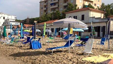 Ombrellone selvaggio, ancora proteste