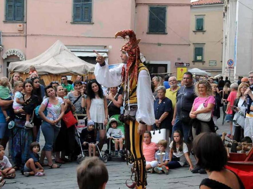 A Pontremoli è Medievalis alle 19 la disfida tra contrade