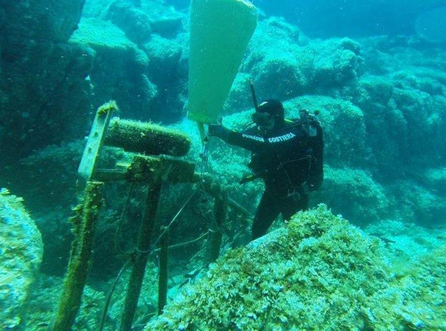 Operazione sicurezza nei fondali dell’Area Marina