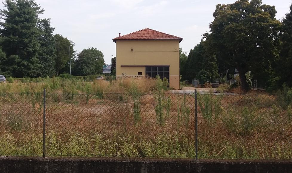 «Meglio il McDonald’s o questo degrado?»