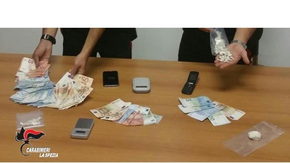 La droga e i soldi sequestrati