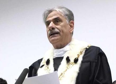 Augello saluta l'Ateneo con un ritratto da 11.000 euro 