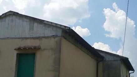 Il cantiere fermo alla scuola dell’infanzia di Pesciamorta