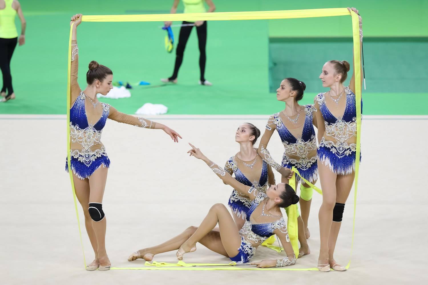 L'esercizio della nazionale di ginnastica ritmica durante le qualificazioni