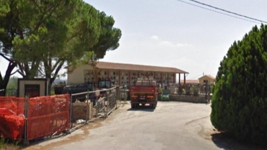 Ladri di rame in azione al cimitero di Camigliano