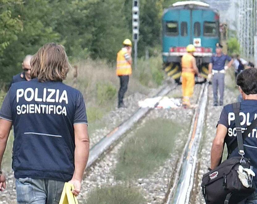 Identificato l’uomo travolto sui binari
