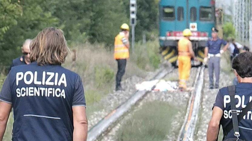 Identificato l’uomo travolto sui binari