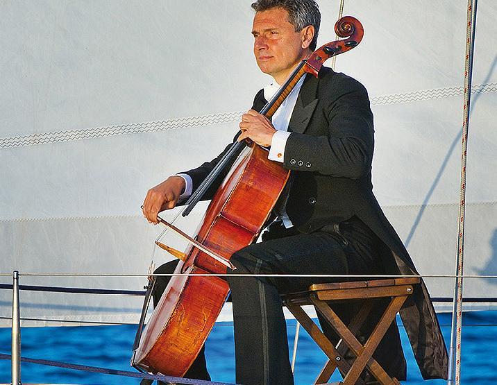 Soldatini, le note del mare con uno Stradivarius 
