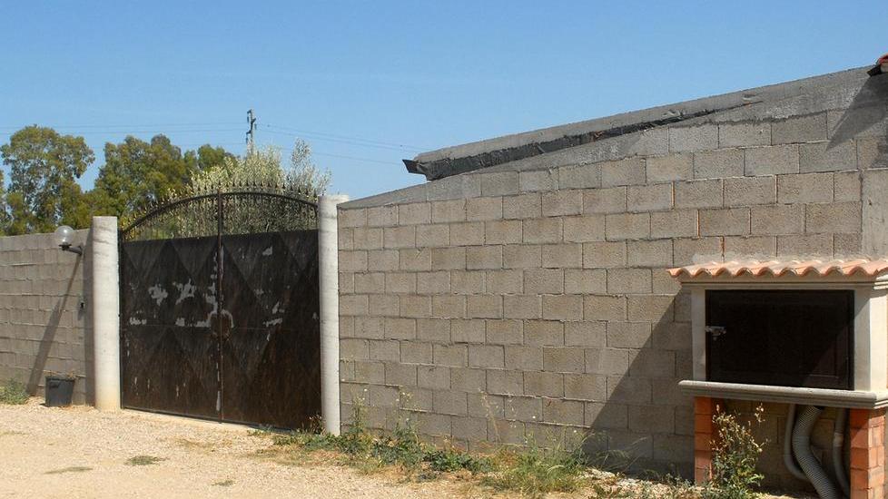 Scuderie in zona agricola: sigilli per abuso edilizio