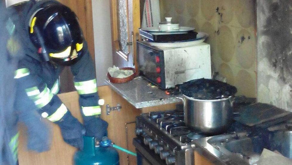 Birori, lascia pentola sul fuoco e incendia la cucina: lievi danni