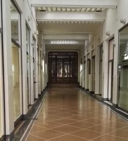 Orina in piazza Garibaldi: filmato e ricercato dai vigili 