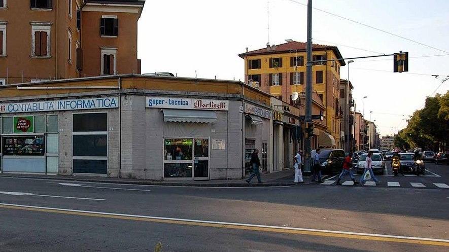 Rissa tra spacciatori di droga: un ferito col coccio di vetro