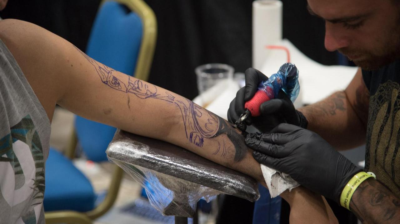 Tutti pazzi per i tatuaggi, a Cagliari al via la "Tattoo convention"