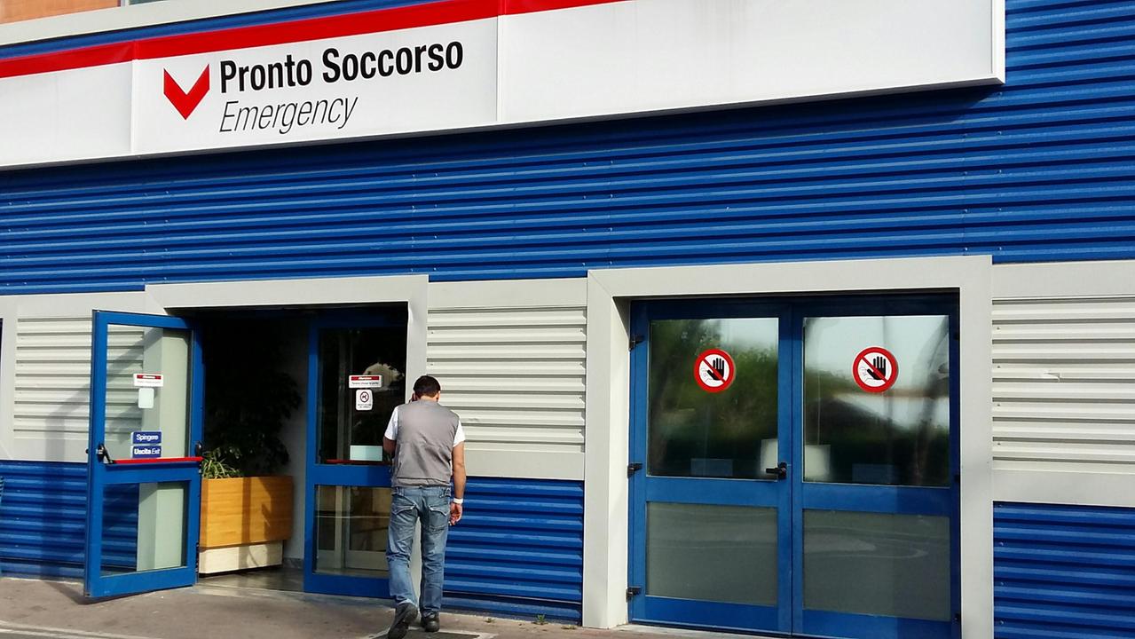 Forte dei Marmi, imprenditore dei giocattoli muore d'infarto mentre gioca a racchettoni
