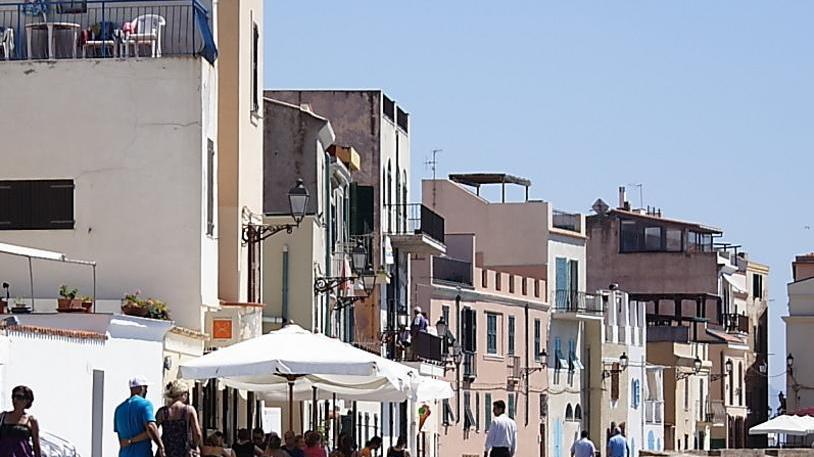 Ad Alghero il conto dipende dalla residenza: i turisti pagano tutto più caro 