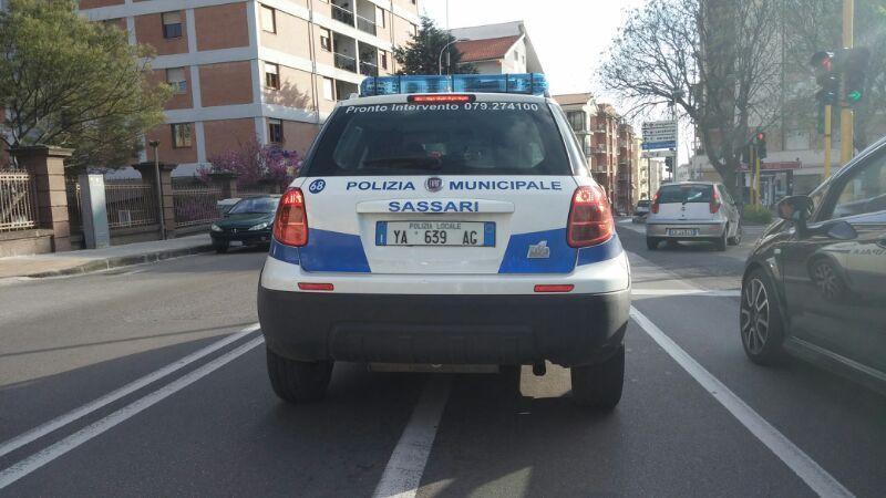 Un mezzo della polizia municipale di Sassari