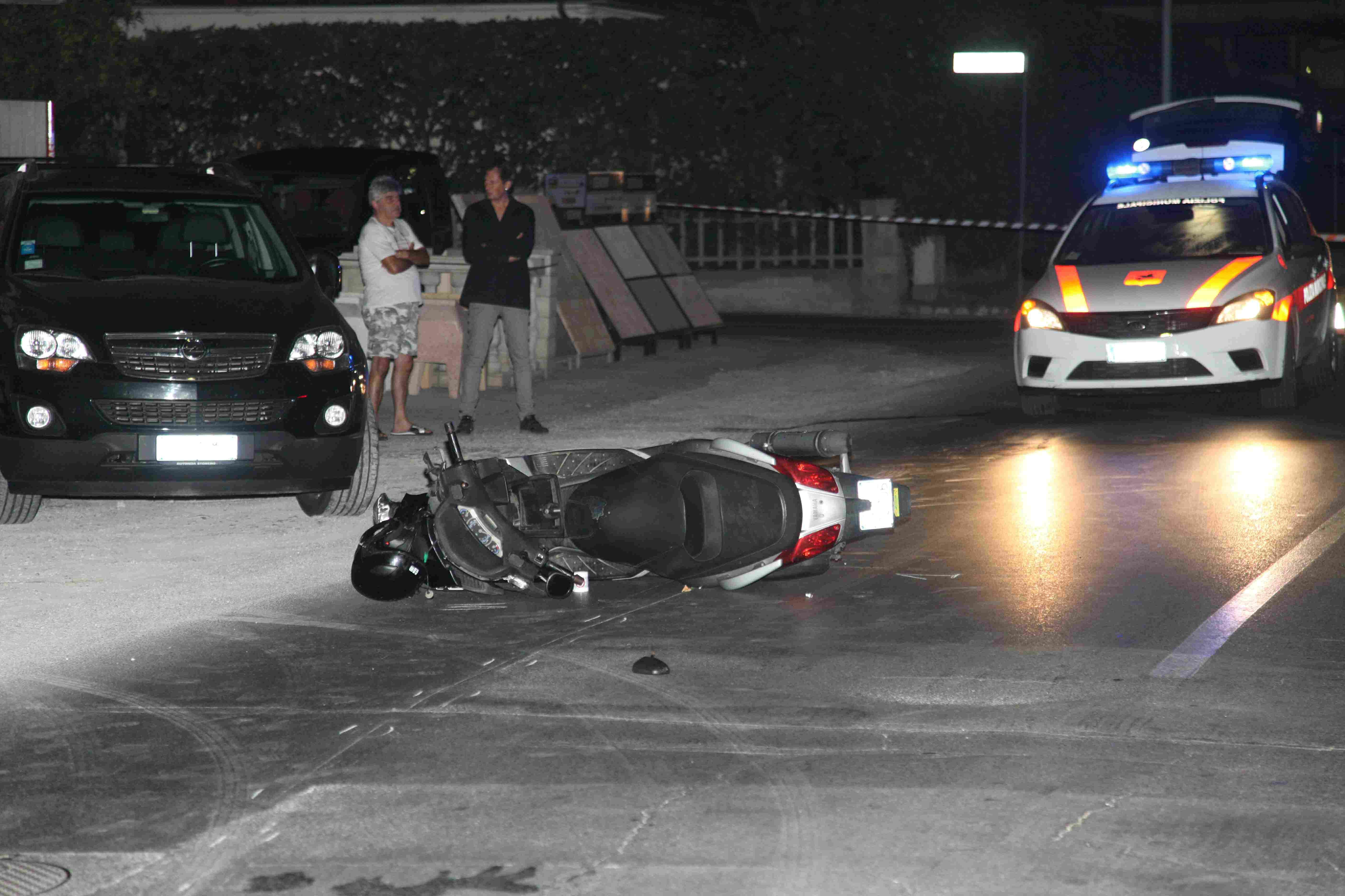 La scena dell'incidente in via Italica a Lido di Camaiore