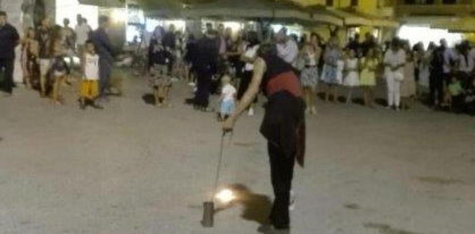 Interrotto show in piazza il pubblico protesta 