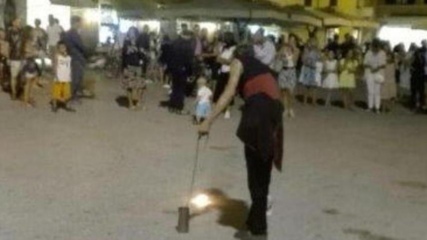Interrotto show in piazza il pubblico protesta