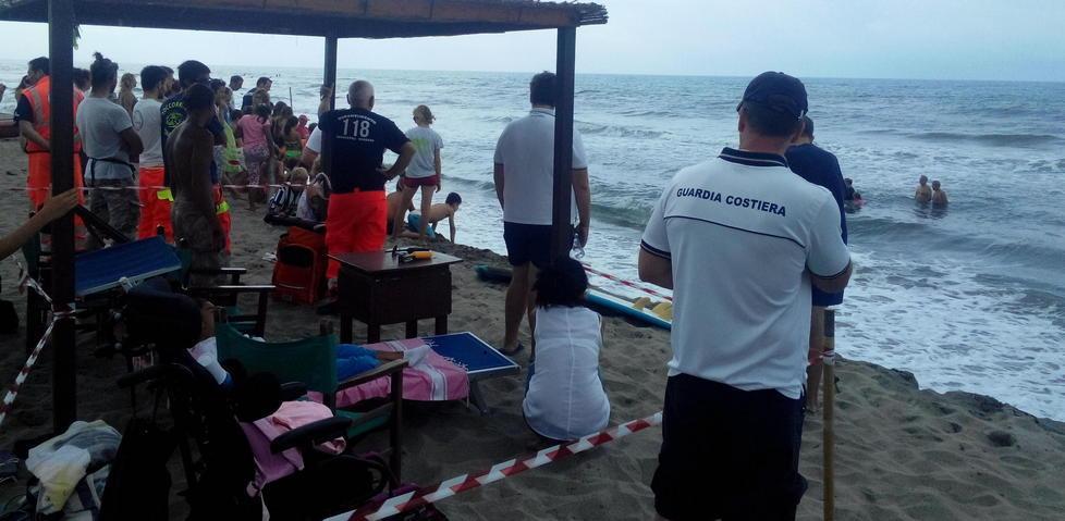 Trenta persone soccorse in mare 