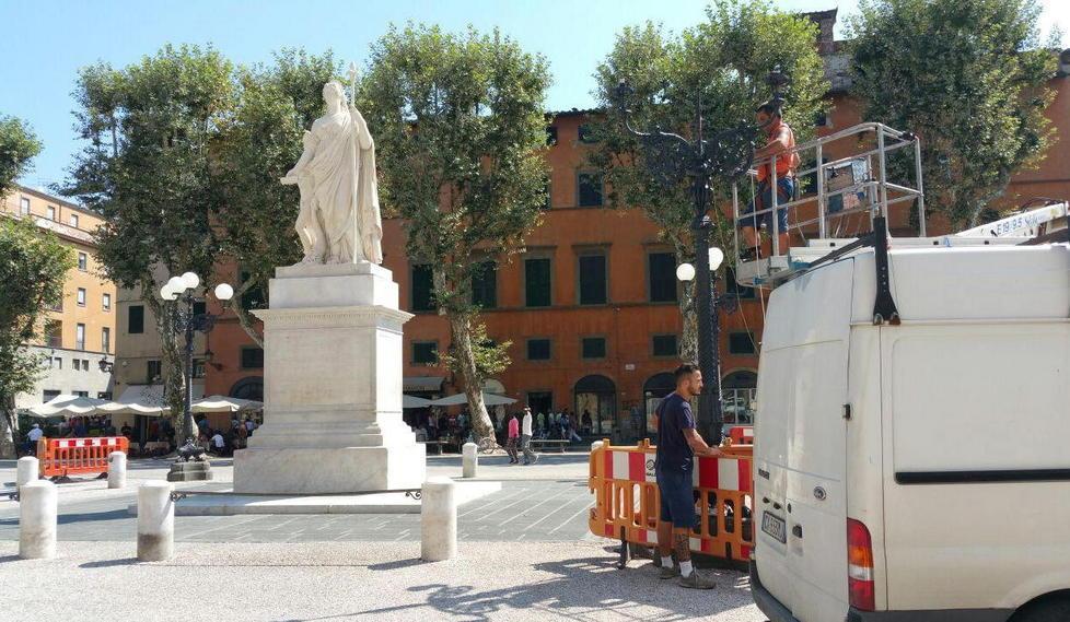 Tornano i lampioni intorno a Maria Luisa 