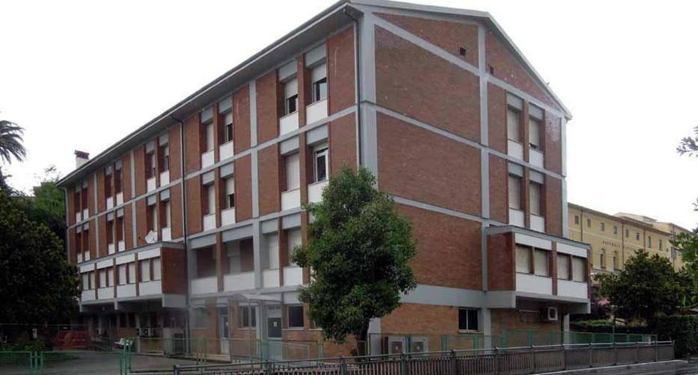 Trasloco scuola infermieri No alla soluzione Carrara 