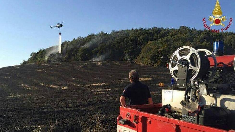 Incendio a Parrana: arriva l’elicottero
