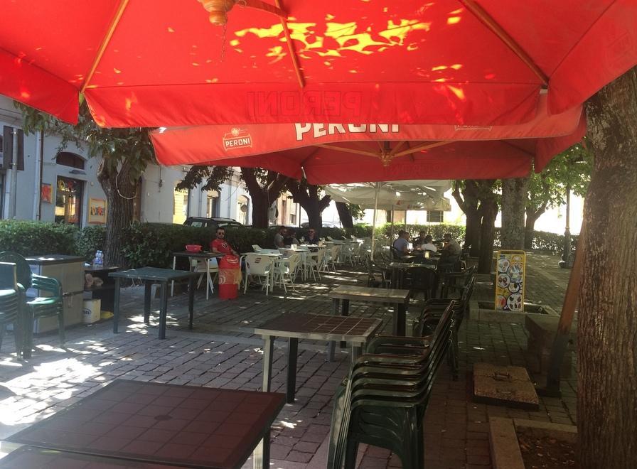 Il “coprifuoco” di agosto bar e ristoranti chiusi 