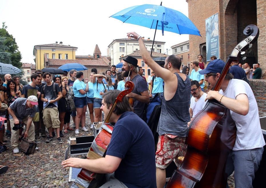 Musica e baldoria, la città mostra il suo volto 