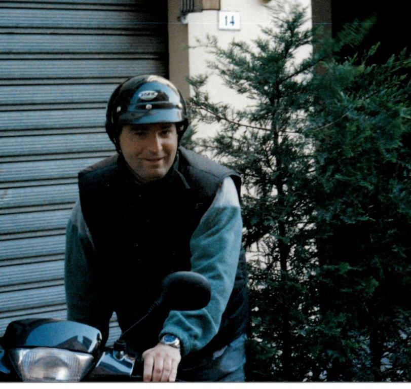 Un'immagine di Simone Pierini con il suo scooter