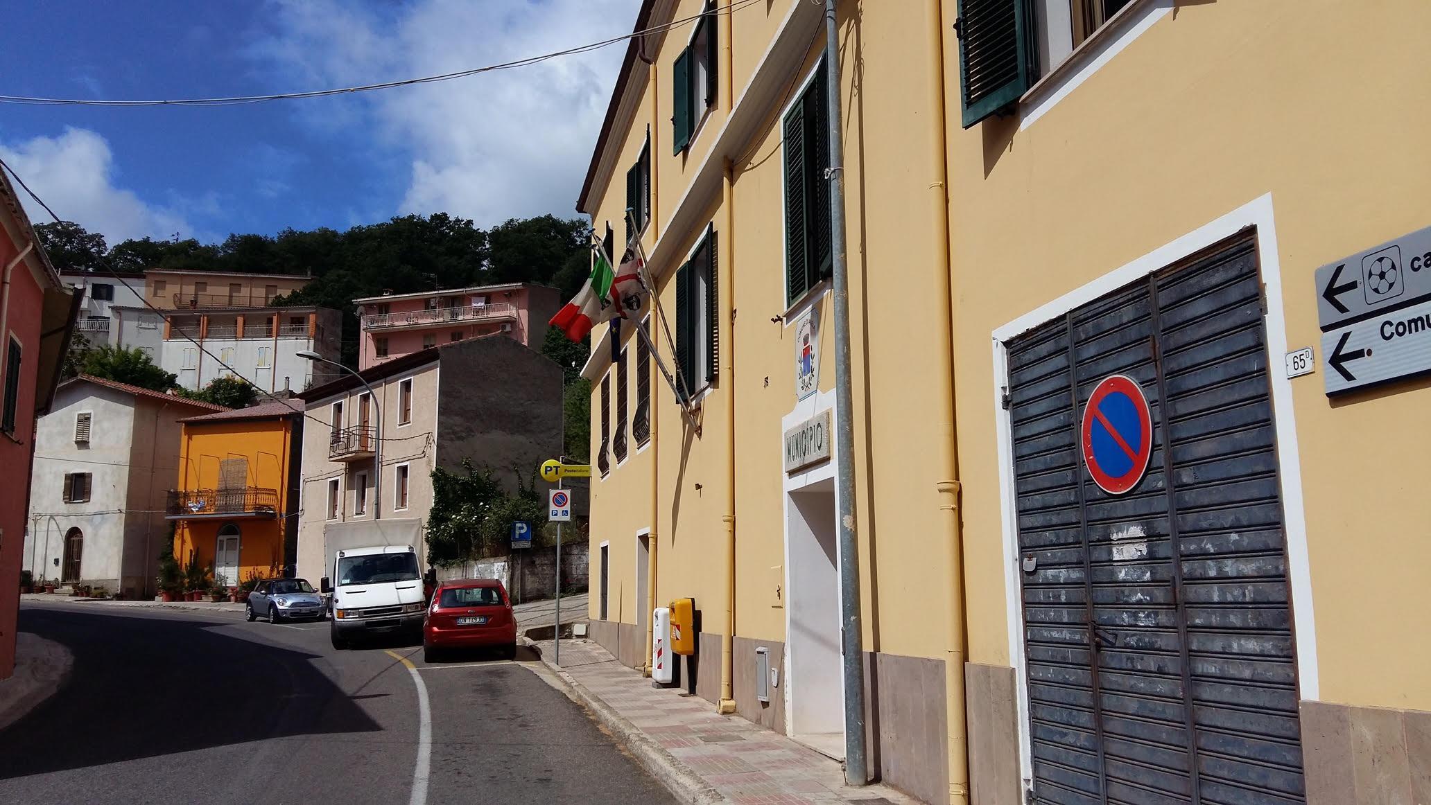 Tragedia ad Anela, uccide la madre e poi tenta il suicidio