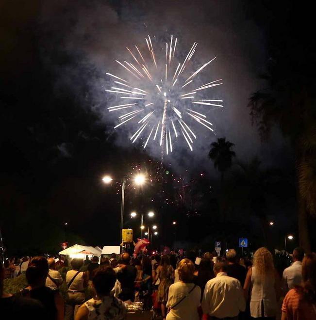 Fuochi di artificio, tanta musica e artisti E la serata è col botto 