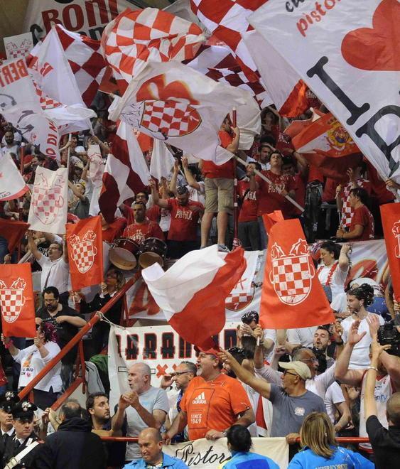 Baci e abbracci: i biancorossi ripartono oggi con 1000 tifosi