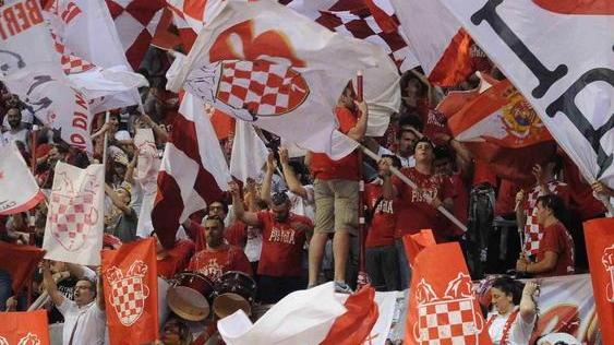 Baci e abbracci: i biancorossi ripartono oggi con 1000 tifosi