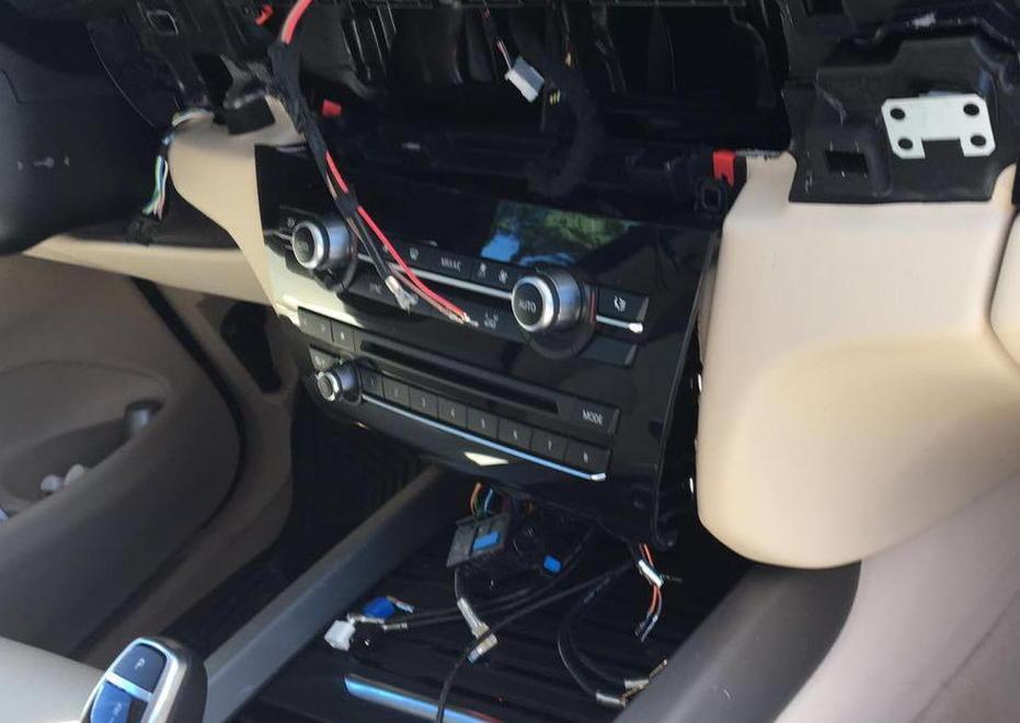 Raffica di furti in casa e nelle auto 