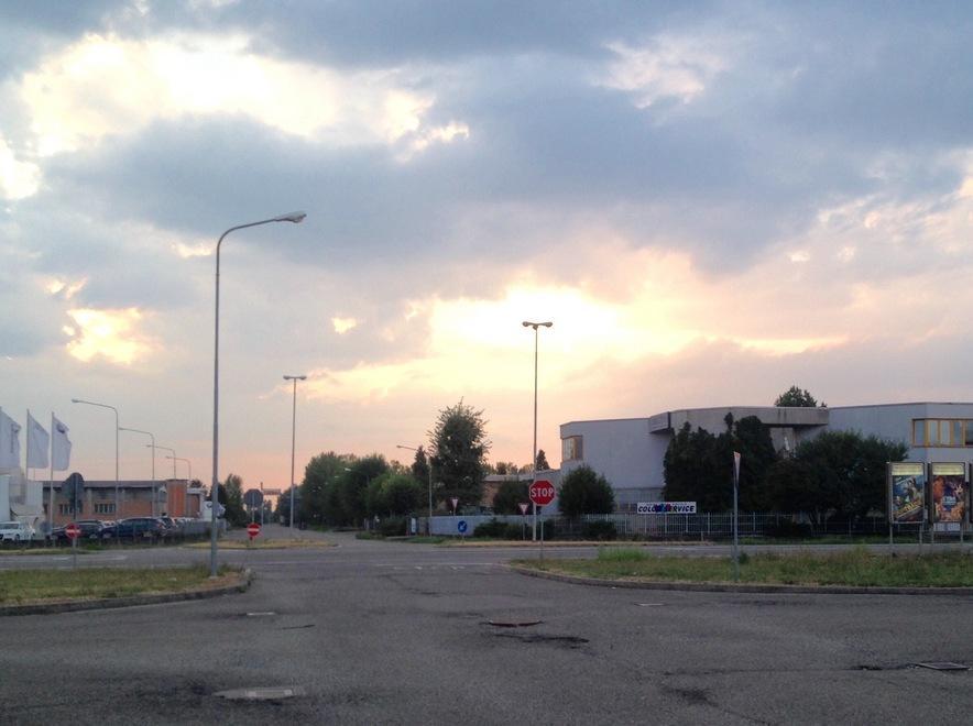 Cambiano le precedenze in via dell’Industria