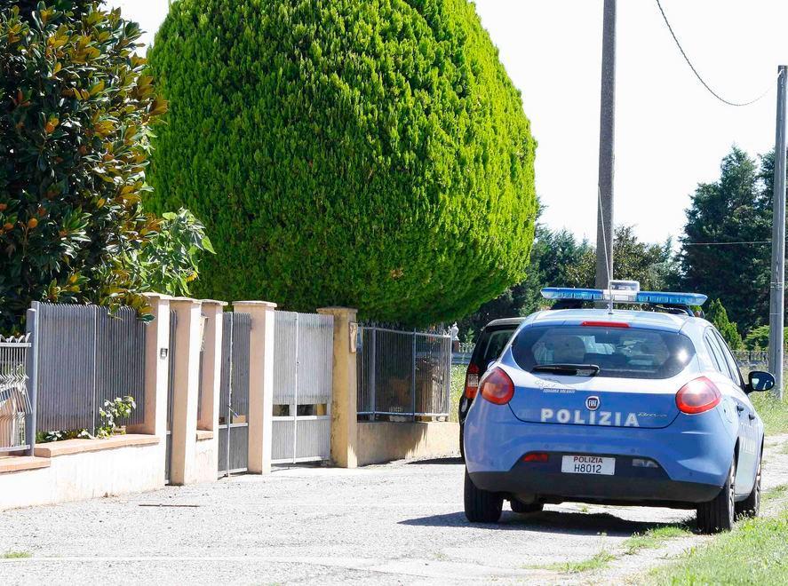 Ferrara, razzia in casa: i proprietari erano al mare 