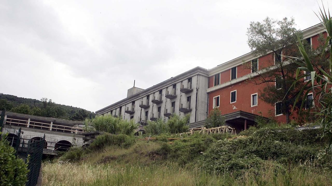 Una veduta dell'ex stabilimento di Grotta Parlanti a Monsummano