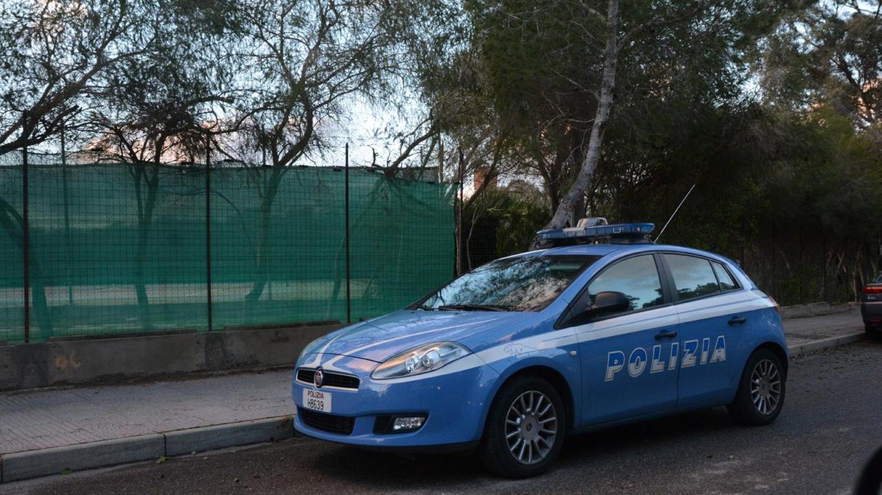 Cagliari, volante contro un palo durante un inseguimento: due agenti feriti 