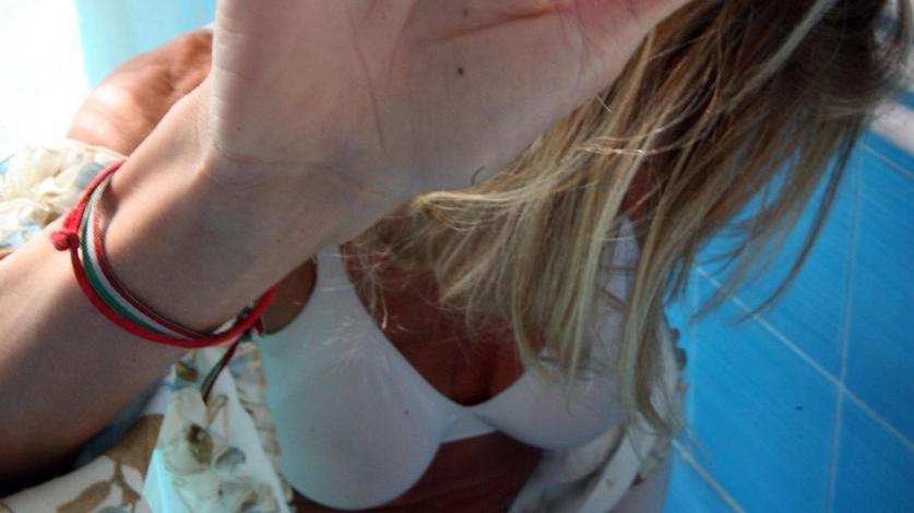 Lei lo lascia, lui la sequestra e violenta per quattro giorni