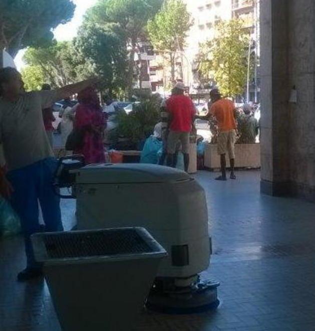 Il fiume dei venditori ambulanti