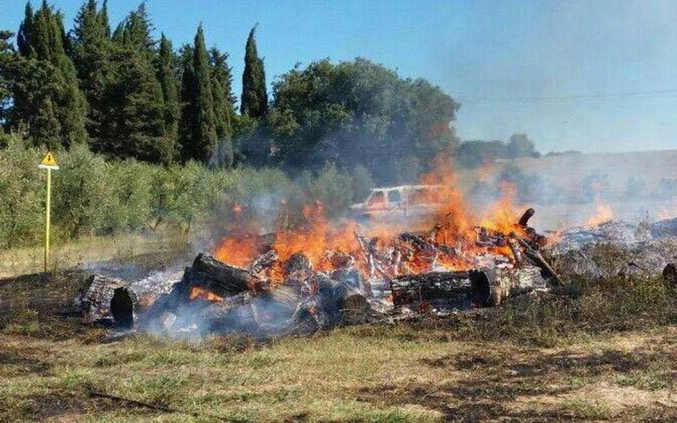 Violento incendio ai Polveroni 