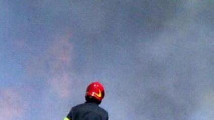 Incendio minaccia l’elisuperficie