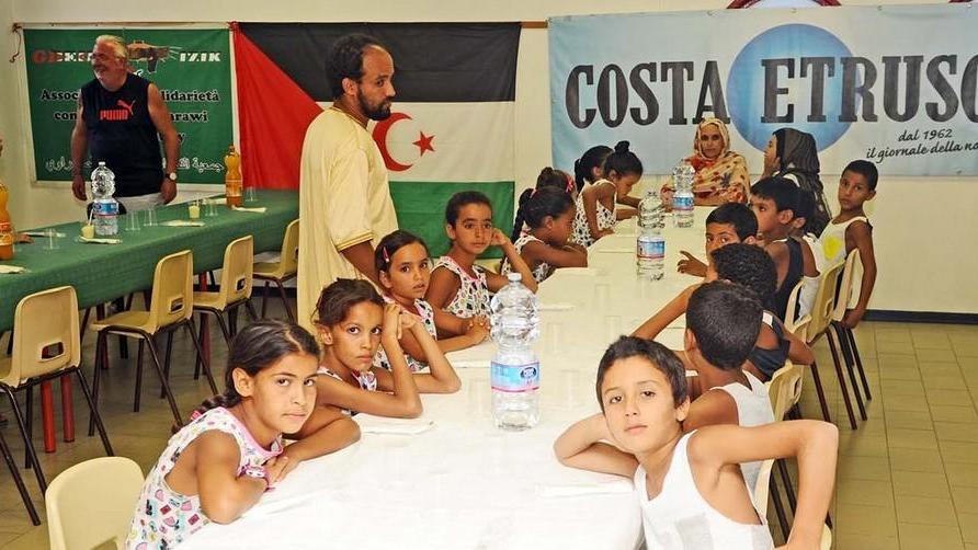 Una sera a cena con canti e danze del Sahara Occidentale