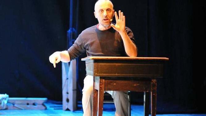 Alle 17.30 si alza il sipario. Con un click