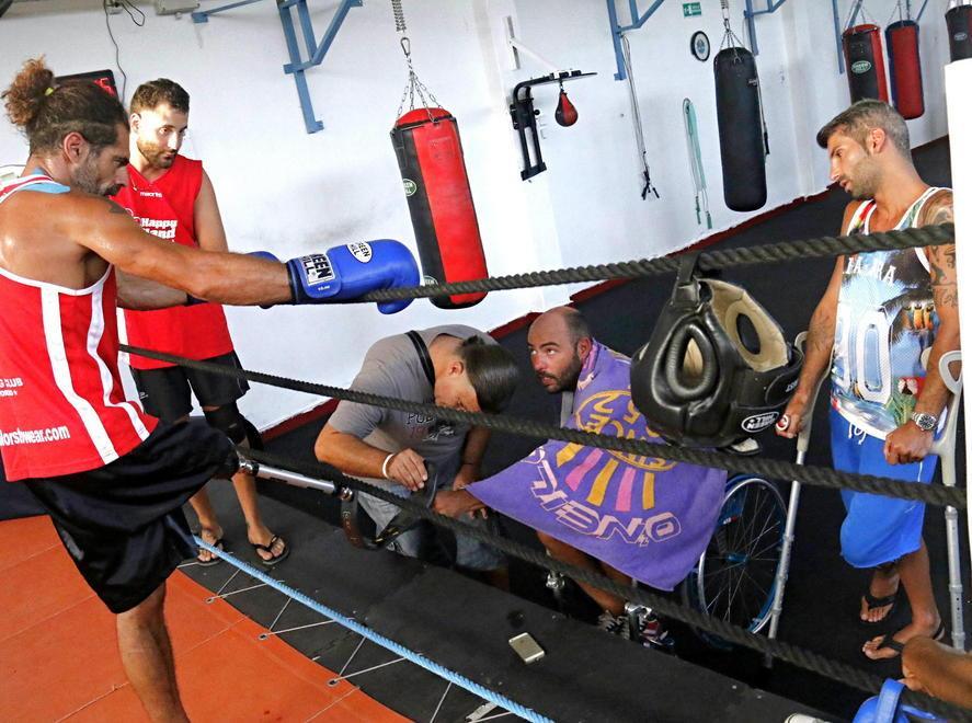 Un pugno alla disabilità, tra ironia e protesi il sogno di portare la boxe alle Paralimpiadi - Le Foto